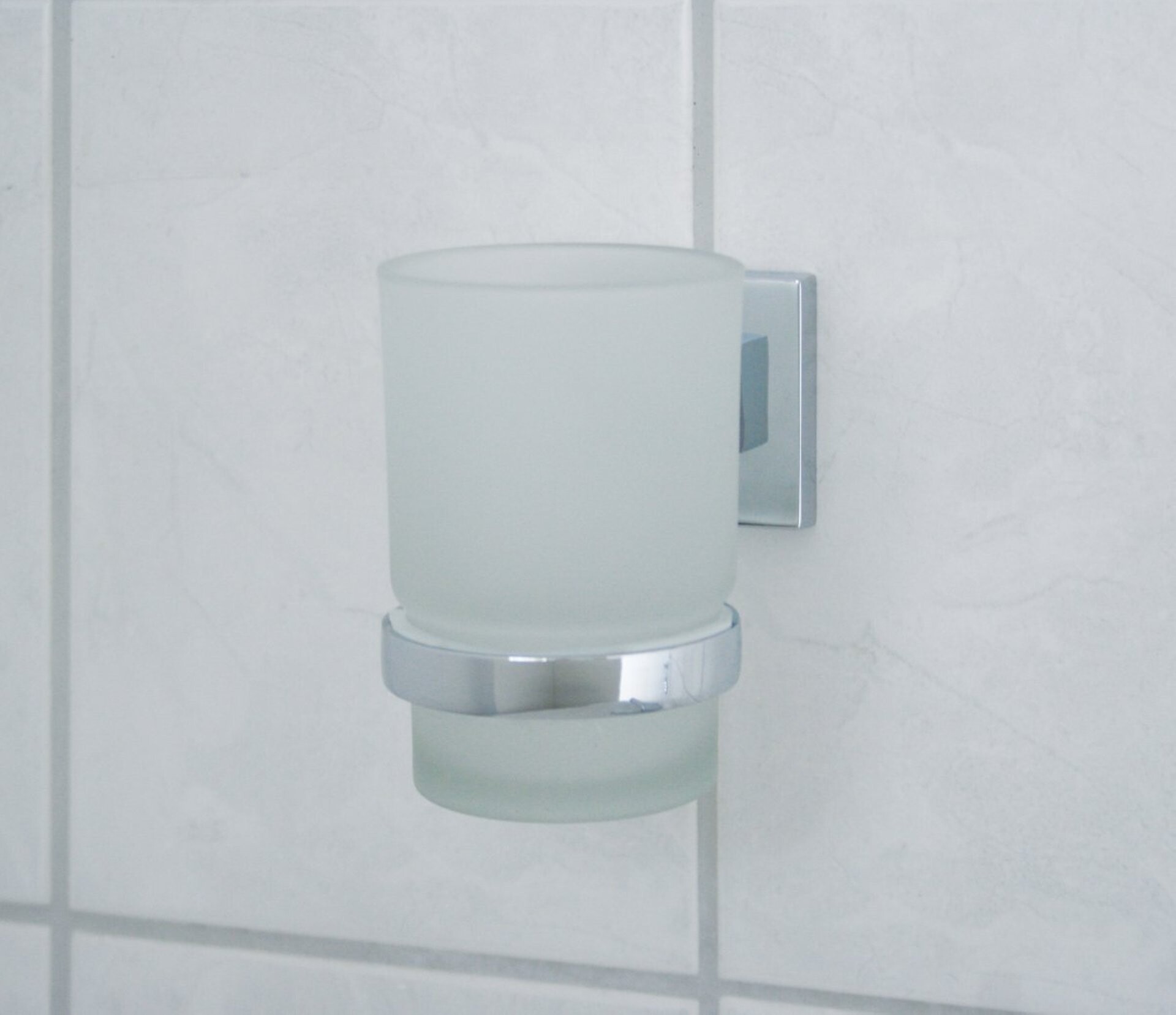 Fackelmann MARE Glas mit Halter, Chrom glänzend Fackelmann MARE Glas mit Halter, Chrom glänzend