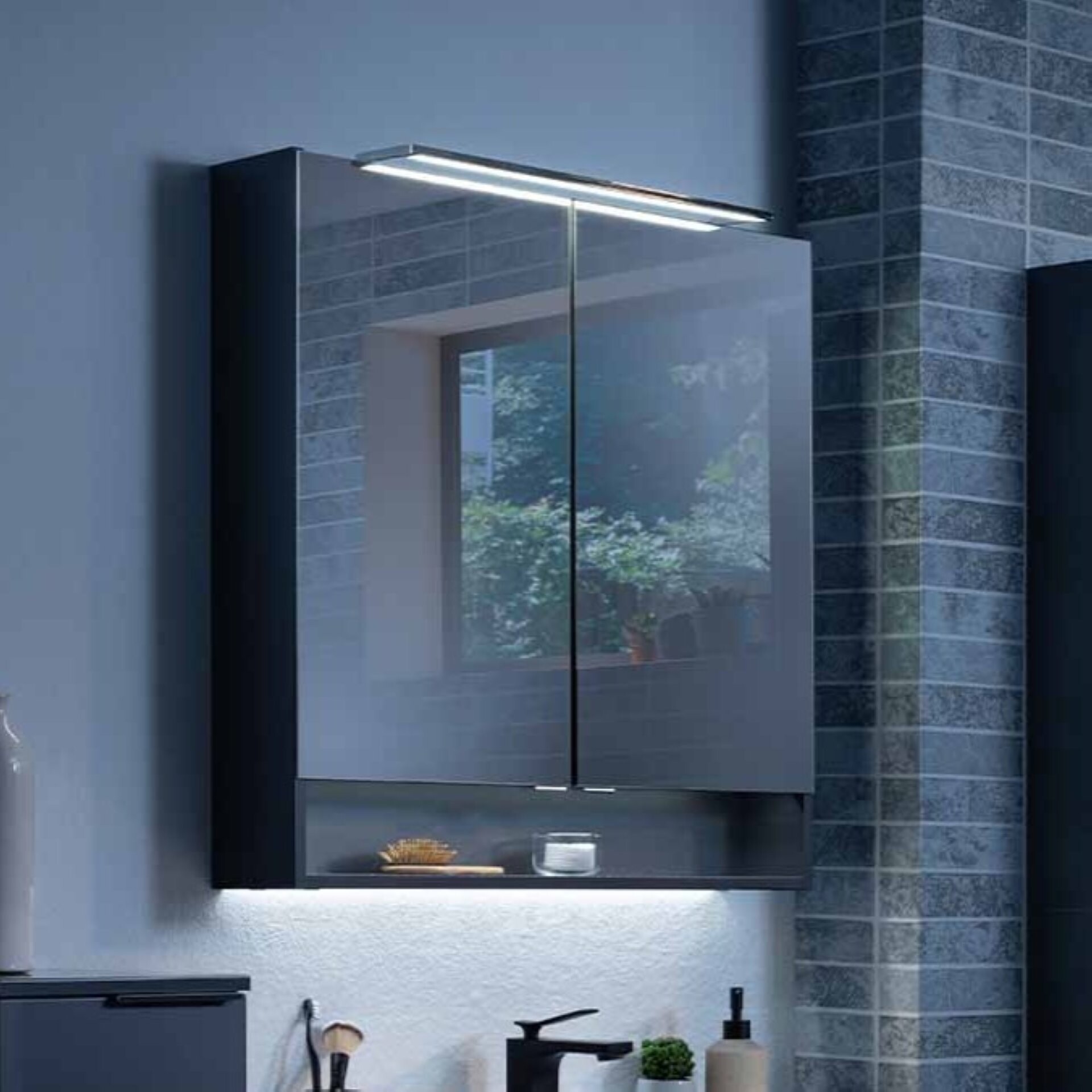 FACKELMANN LUNA LED Spiegelschrank 80 cm breit, Anthrazit + Ambientebeleuchtung