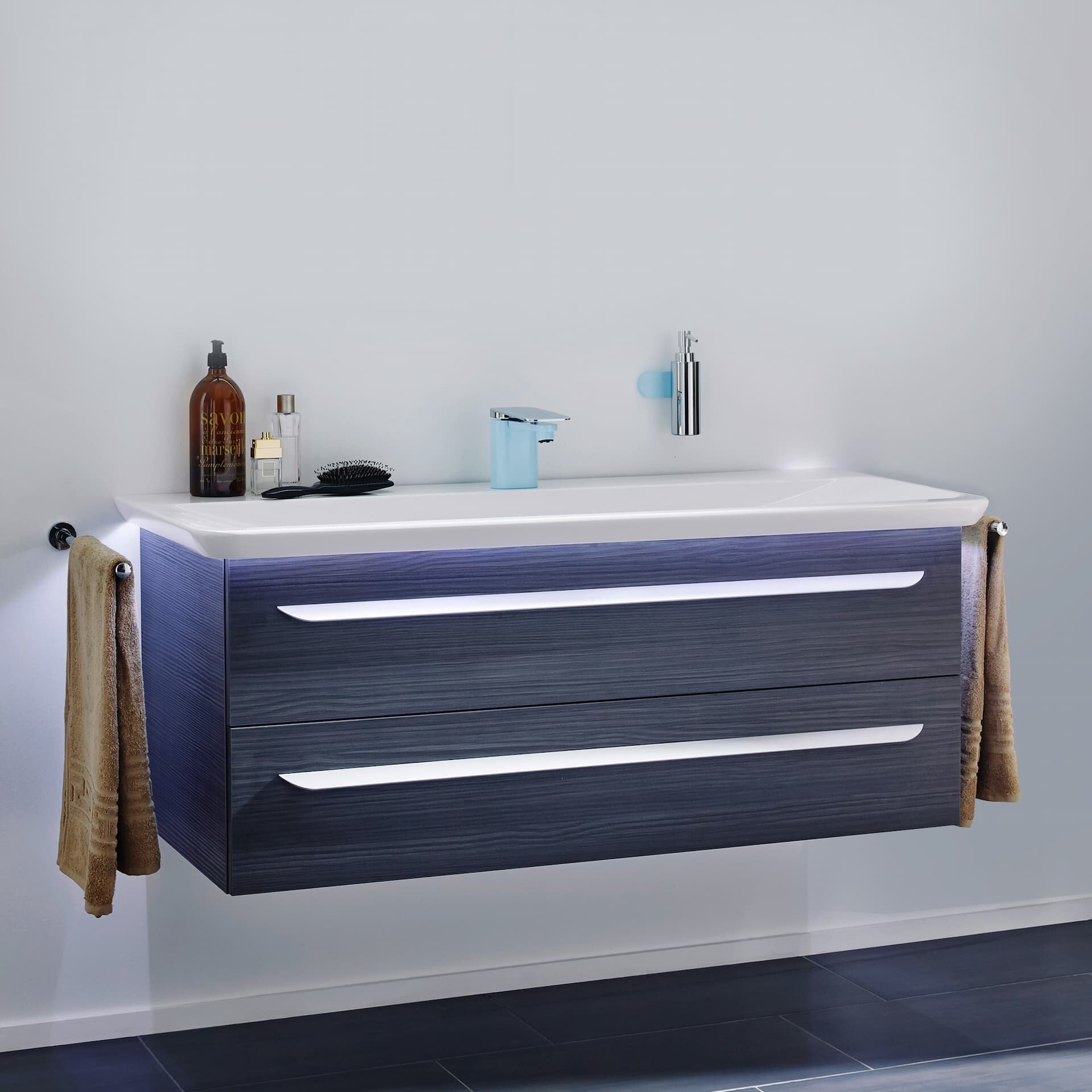 Lanzet M9 Badmöbel Set 3-teilig, 130 cm breit, Schwarz, Waschtischbeleuchtung Lanzet M9 Badmöbel Set 3-teilig, 130 cm breit, Schwarz, Waschtischbeleuchtung