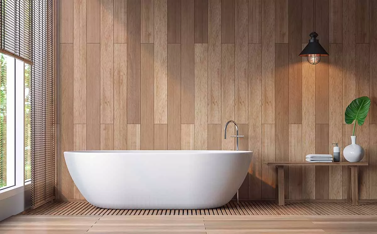 Badezimmer mit Fliesen in Holzoptik Badezimmer mit Fliesen in Holzoptik