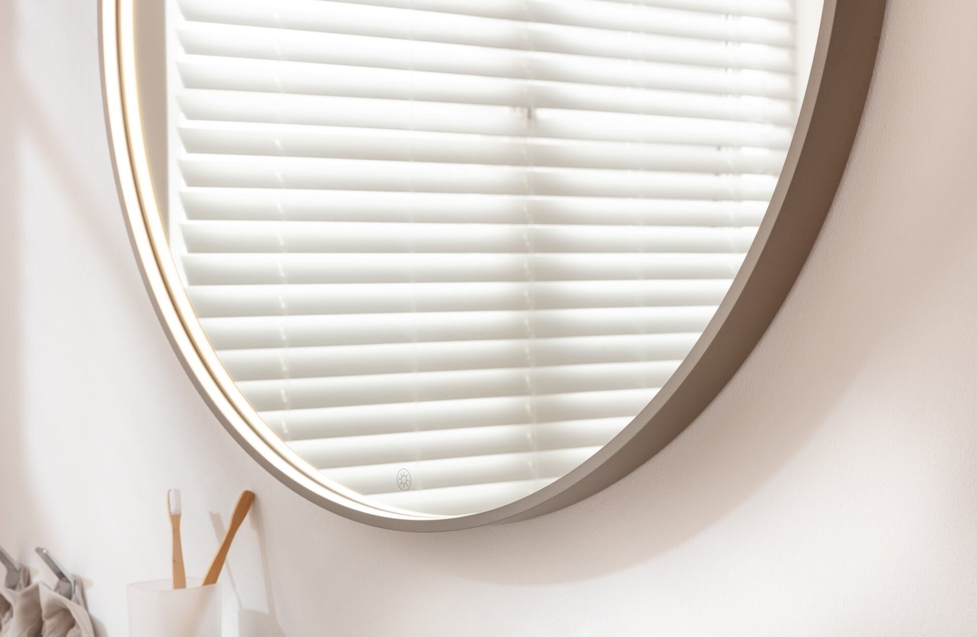 LANZET LED Spiegel Ø 80 cm, Goldbronze LANZET LED Spiegel Ø 80 cm, Goldbronze