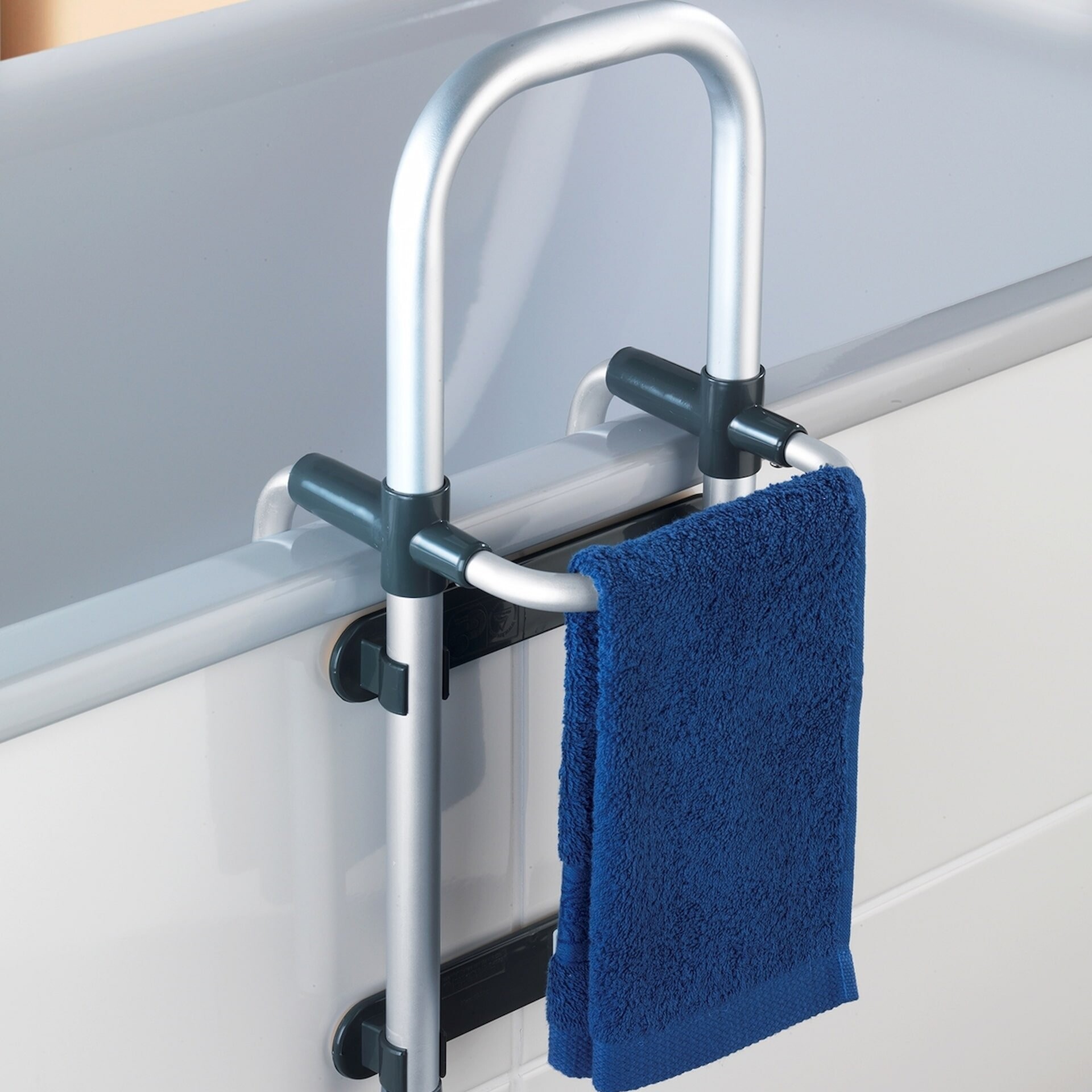 WENKO SECURA Badewannen-Einstiegshilfe, Silber, verstellbar, 120 kg Tragkraft WENKO SECURA Badewannen-Einstiegshilfe, Silber, verstellbar, 120 kg Tragkraft