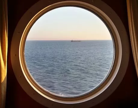 Bullauge im maritimen Bad Bullauge im maritimen Bad
