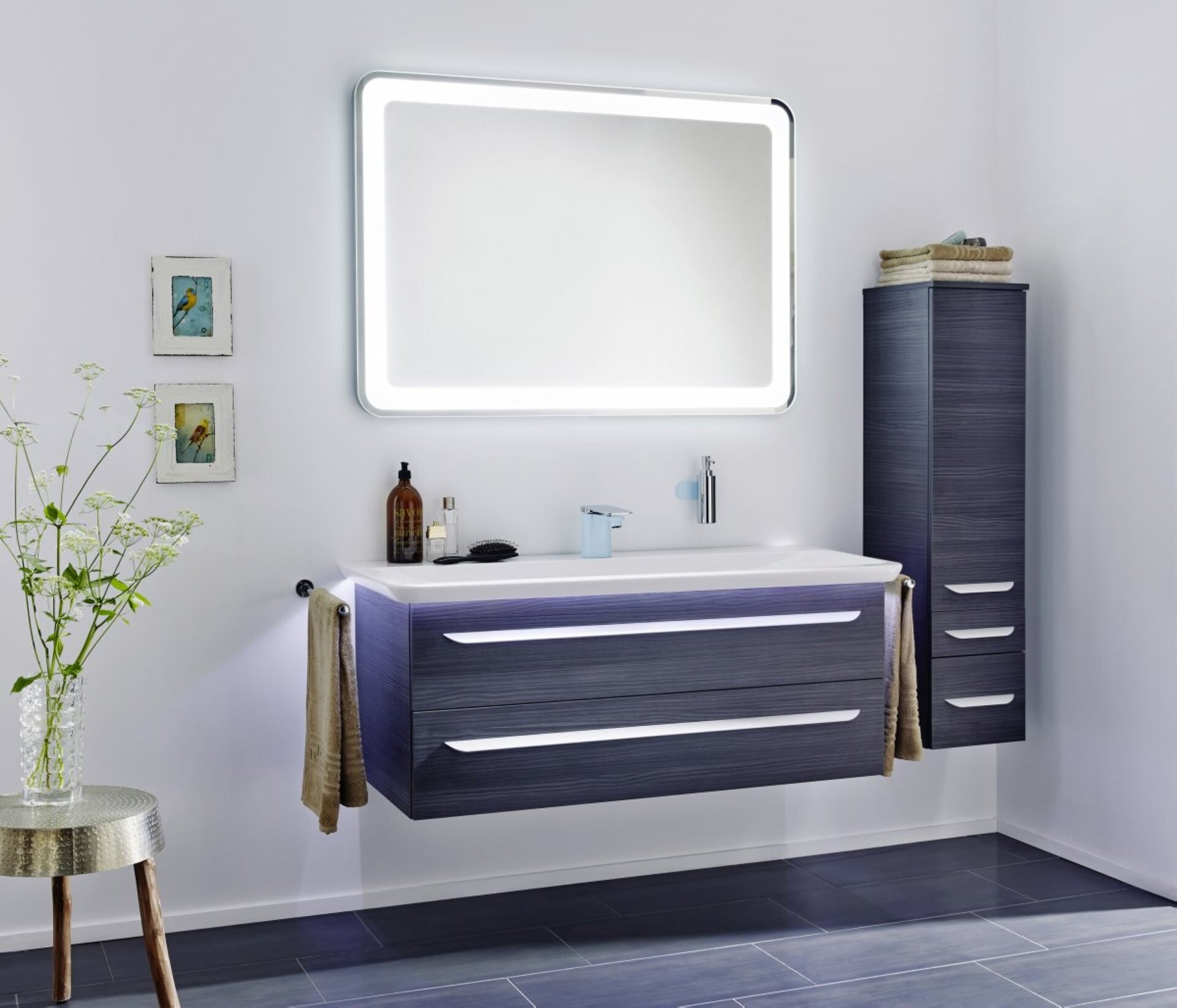 Lanzet M9 Waschbecken inkl. LED-Band 127 cm, 1 Hahnloch Lanzet M9 Waschbecken inkl. LED-Band 127 cm, 1 Hahnloch