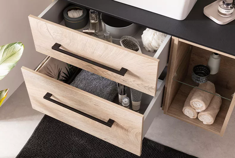 Aufbewahrung kleines Bad mit Regalen und Unterschränken Aufbewahrung kleines Bad mit Regalen und Unterschränken