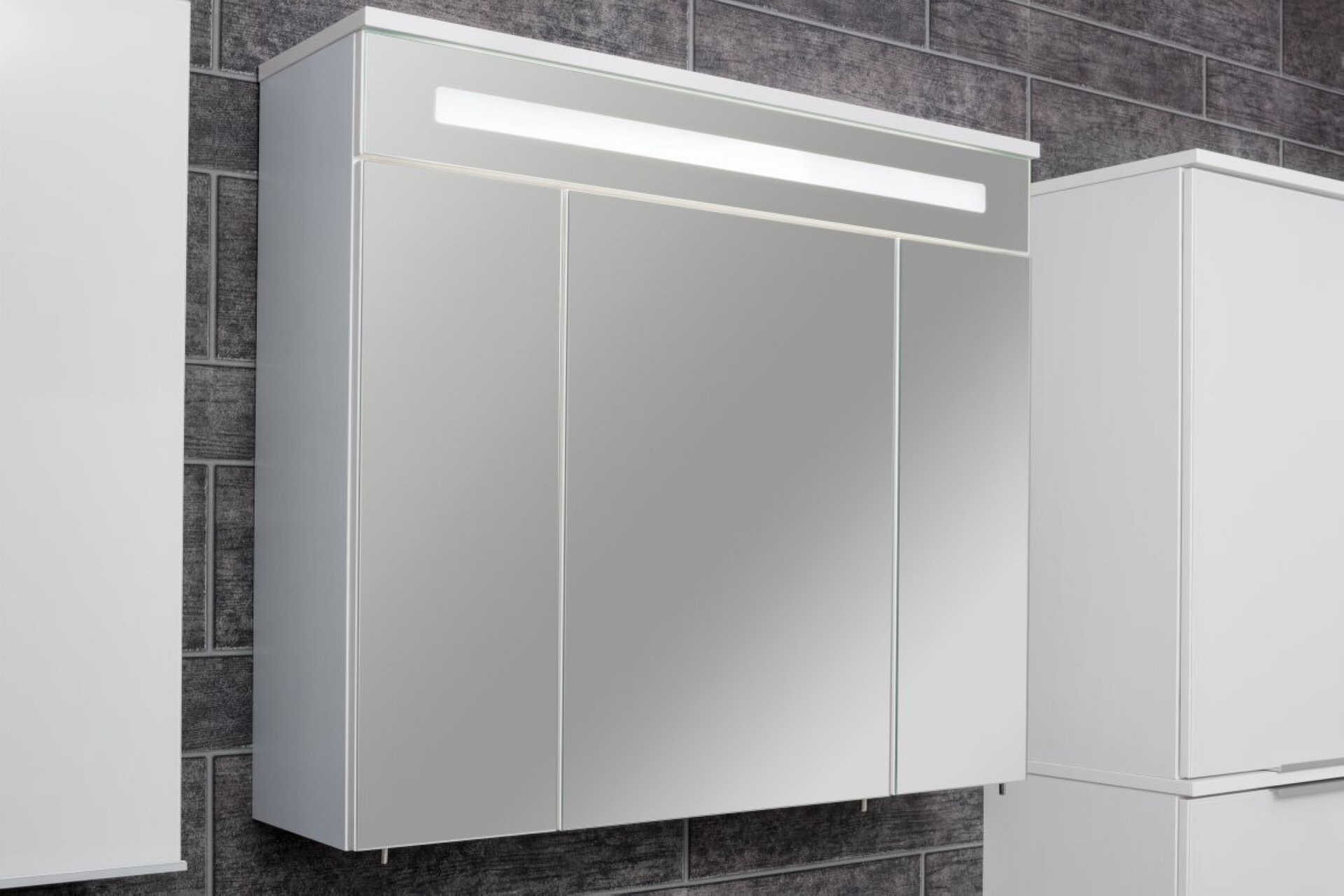Fackelmann KARA LED Spiegelschrank 80 cm, Weiß Fackelmann KARA LED Spiegelschrank 80 cm, Weiß