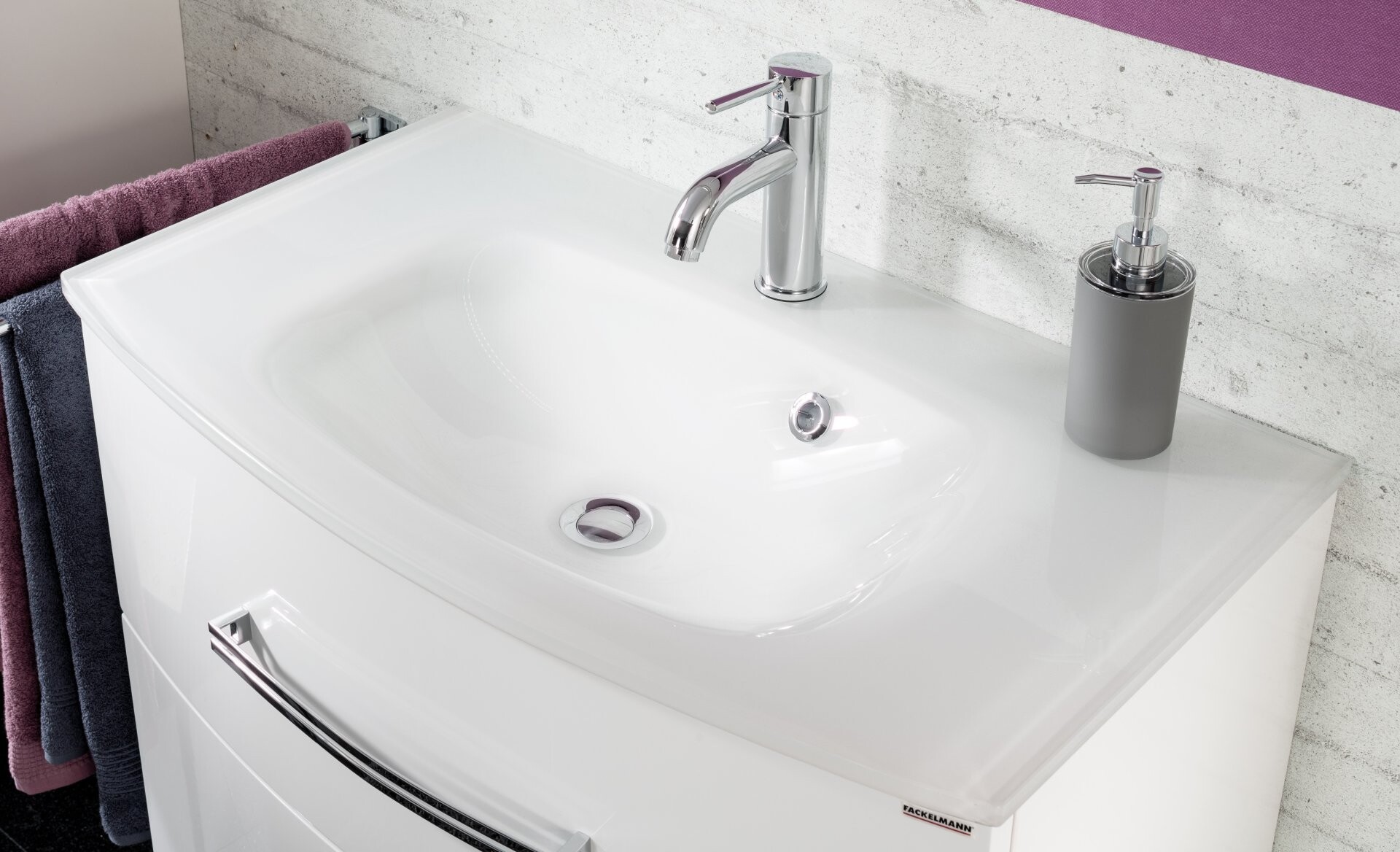 Fackelmann LUGANO Waschbecken 80,5 cm aus Glas Fackelmann LUGANO Waschbecken 80,5 cm aus Glas