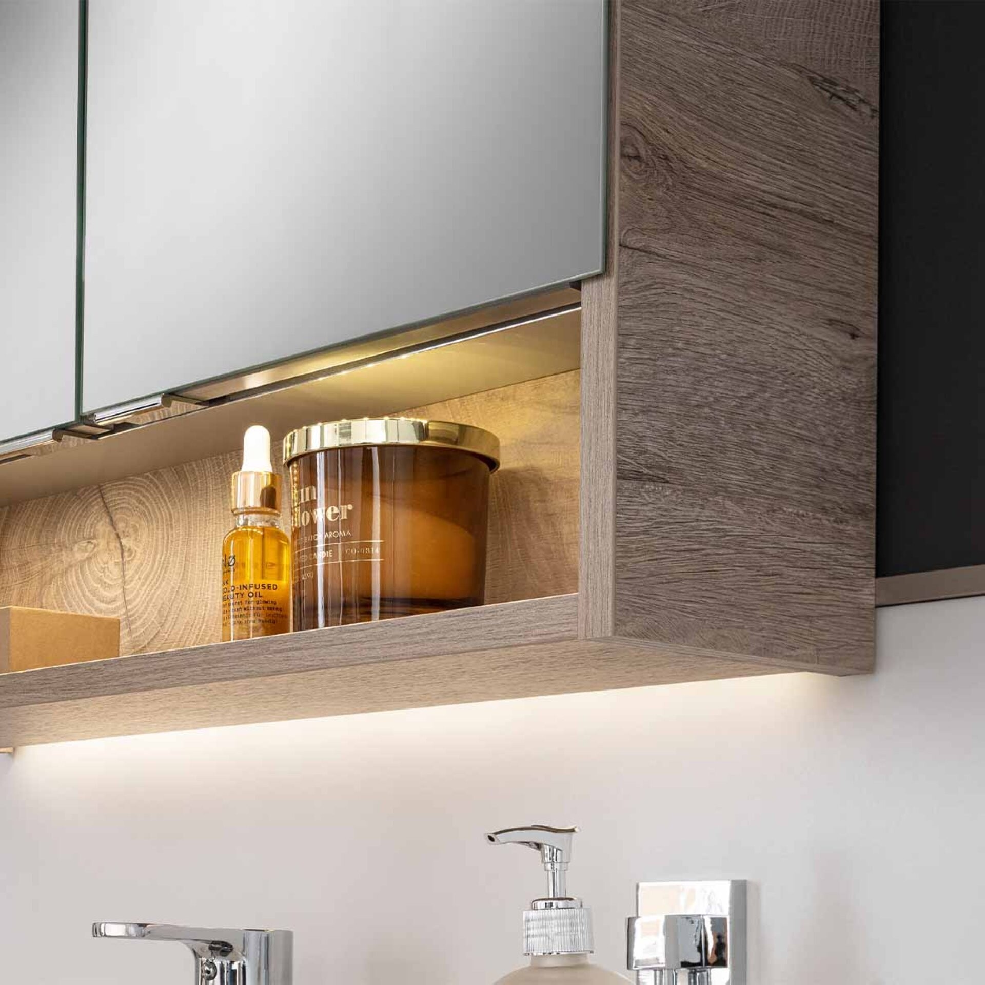 Fackelmann B.STYLE LED Ambiente Beleuchtung für Spiegelschrank 60 cm Fackelmann B.STYLE LED Ambiente Beleuchtung für Spiegelschrank 60 cm