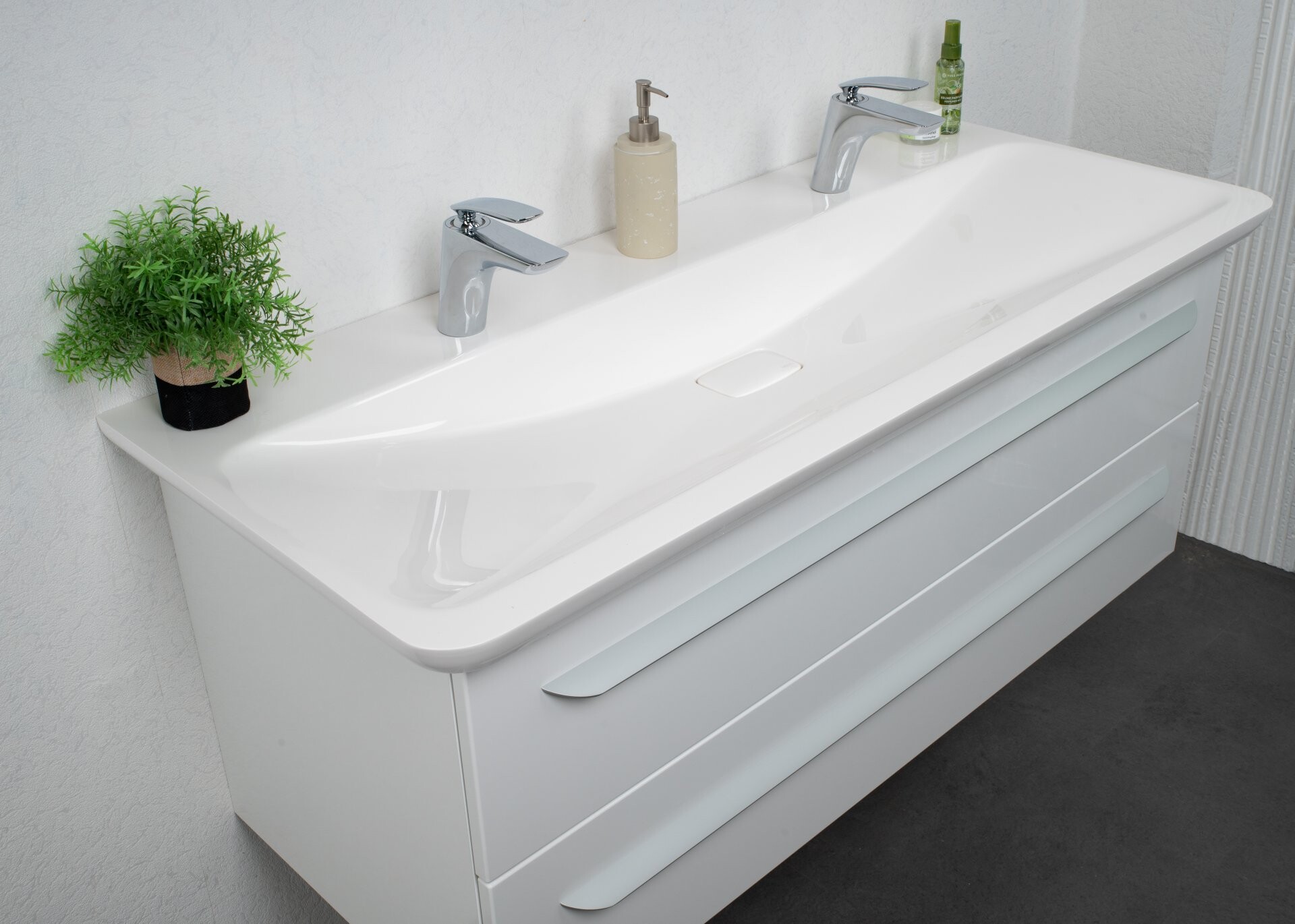 Lanzet M9 Doppelwaschbecken inkl. LED-Band 127 cm, 2 Hahnlöcher Lanzet M9 Doppelwaschbecken inkl. LED-Band 127 cm, 2 Hahnlöcher