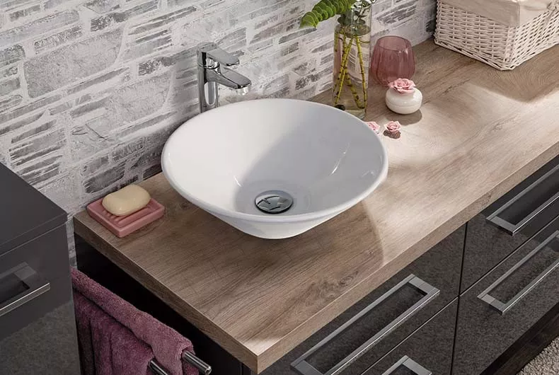 Armatur am Aufsatzwaschbecken Armatur am Aufsatzwaschbecken