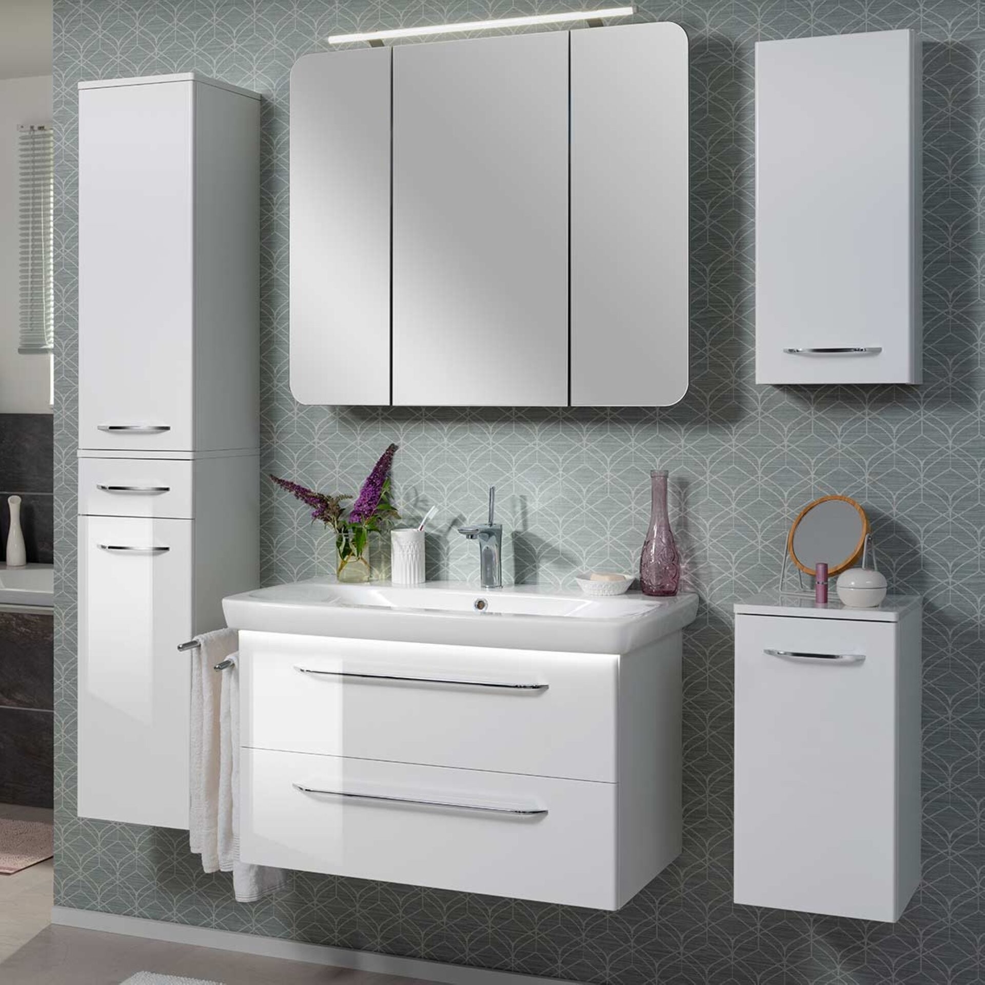 FACKELMANN MILANO Badmöbel Set 4-teilig, 88 cm breit, Weiß, Waschbecken Keramik, LED-Spiegelschrank + Hochschrank FACKELMANN MILANO Badmöbel Set 4-teilig, 88 cm breit, Weiß, Waschbecken Keramik, LED-Spiegelschrank + Hochschrank