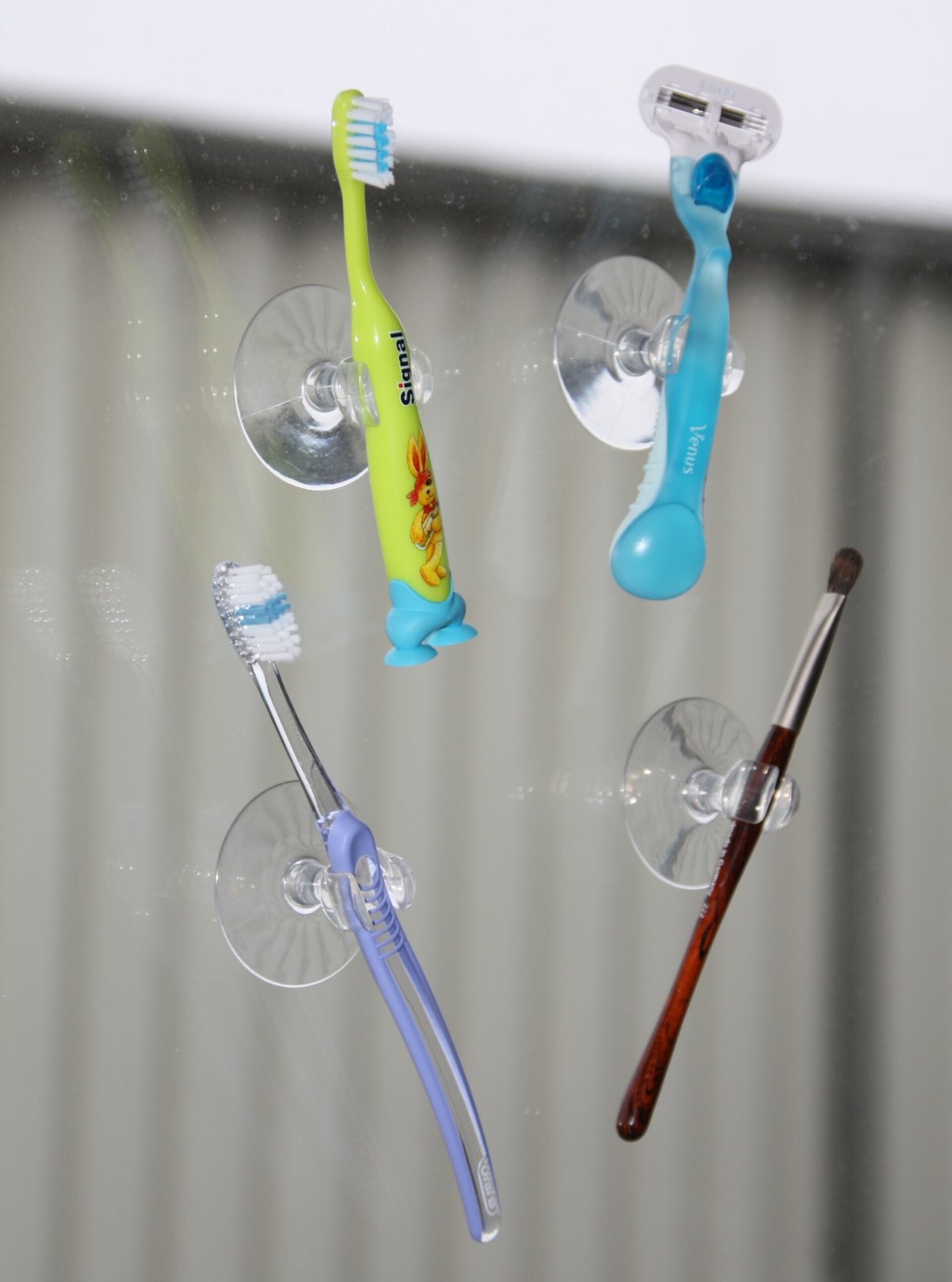 Fackelmann Zahnbürstenhalter mit Saugnapf 2er-Set Fackelmann Zahnbürstenhalter mit Saugnapf 2er-Set