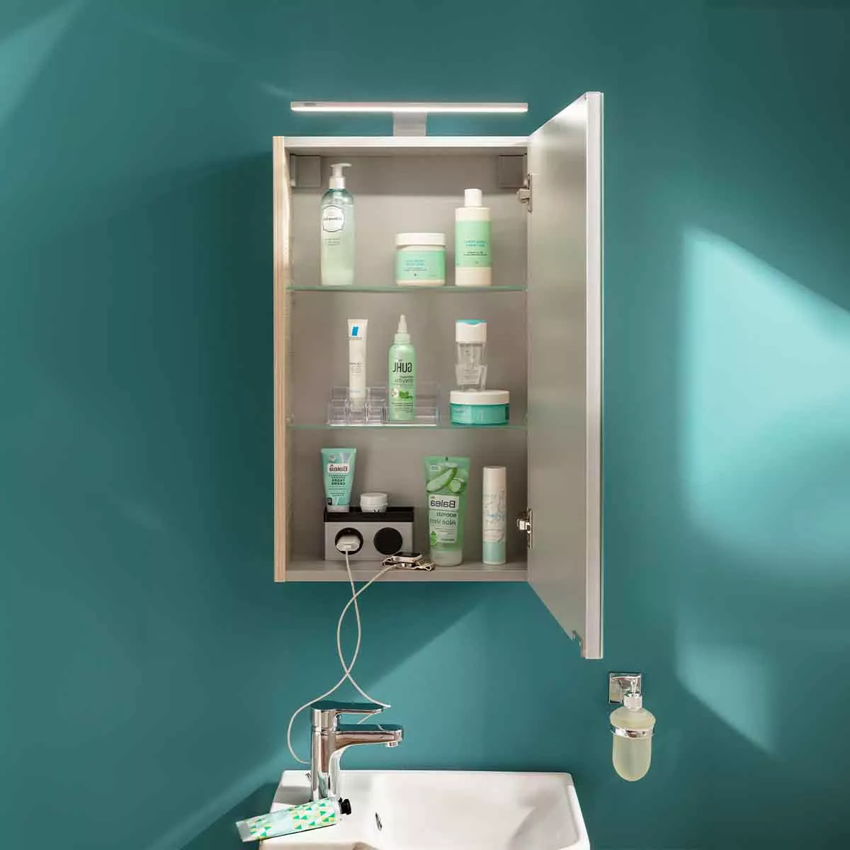 Stauraum kleines Bad mit Spiegelschränken Stauraum kleines Bad mit Spiegelschränken