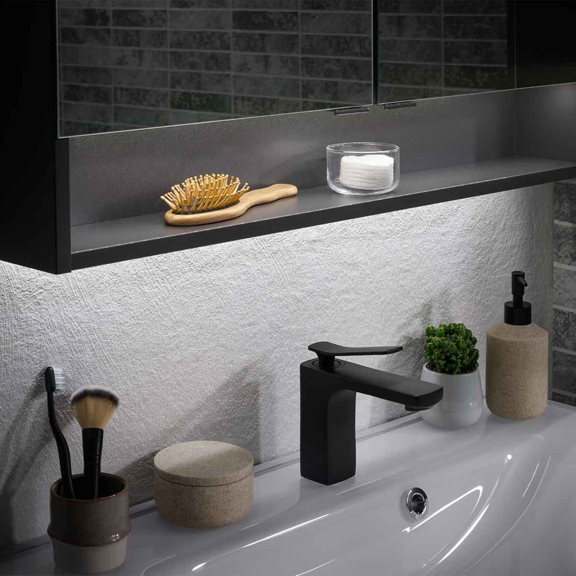 Fackelmann LUNA LED Beleuchtung für Spiegelschrank 80 cm Fackelmann LUNA LED Beleuchtung für Spiegelschrank 80 cm