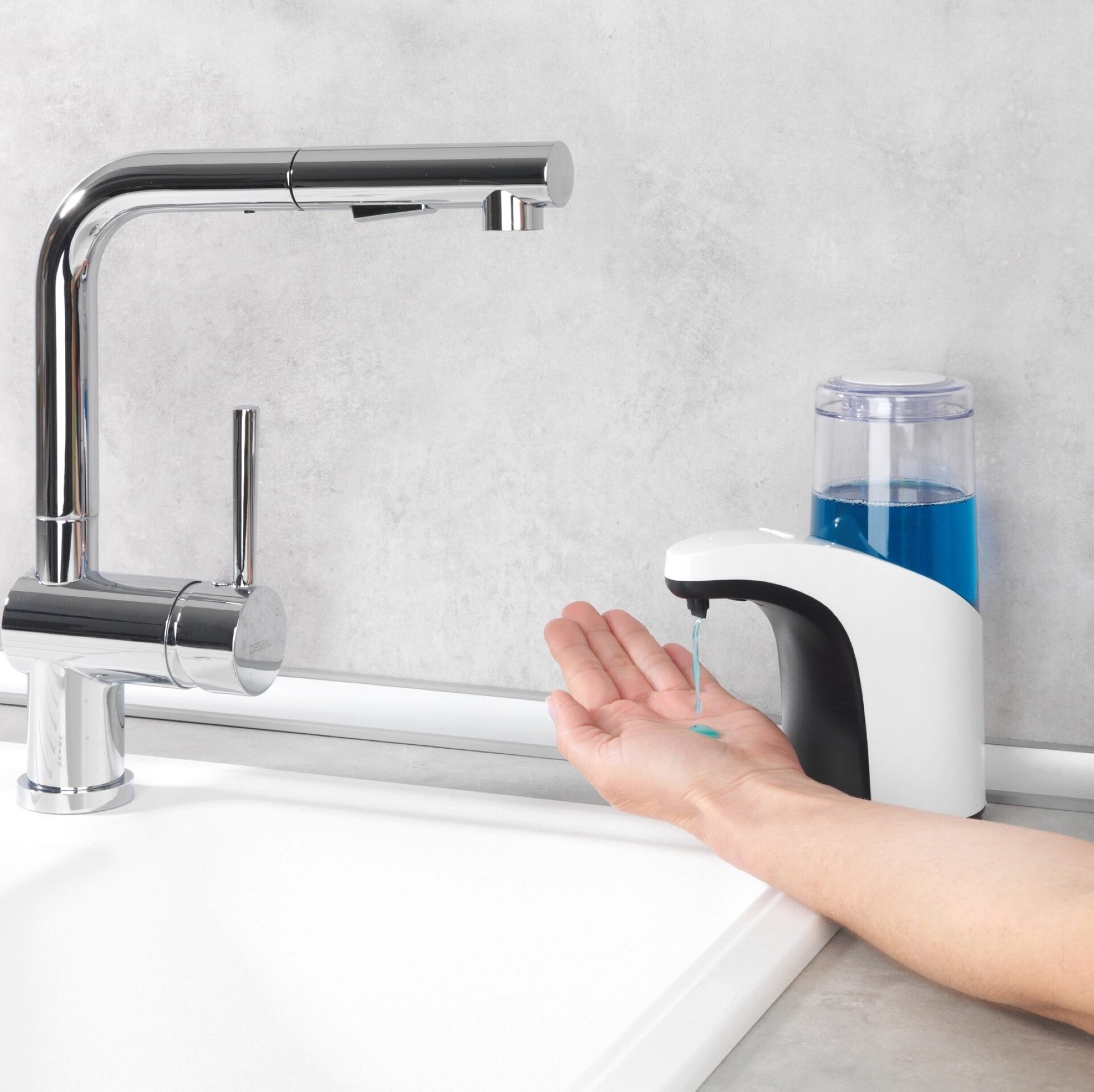 WENKO BUTLER Seifenspender 300 ml, Weiß/Schwarz, mit Sensor