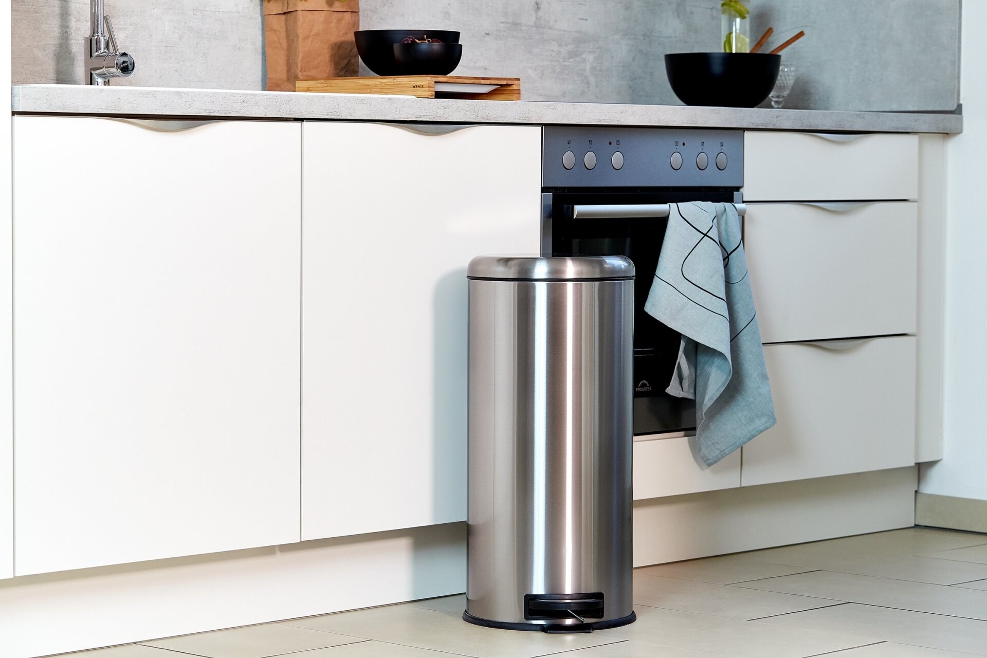 WENKO LEMAN Kosmetikeimer 30 Liter, Silber, Easy Close, Edelstahl
