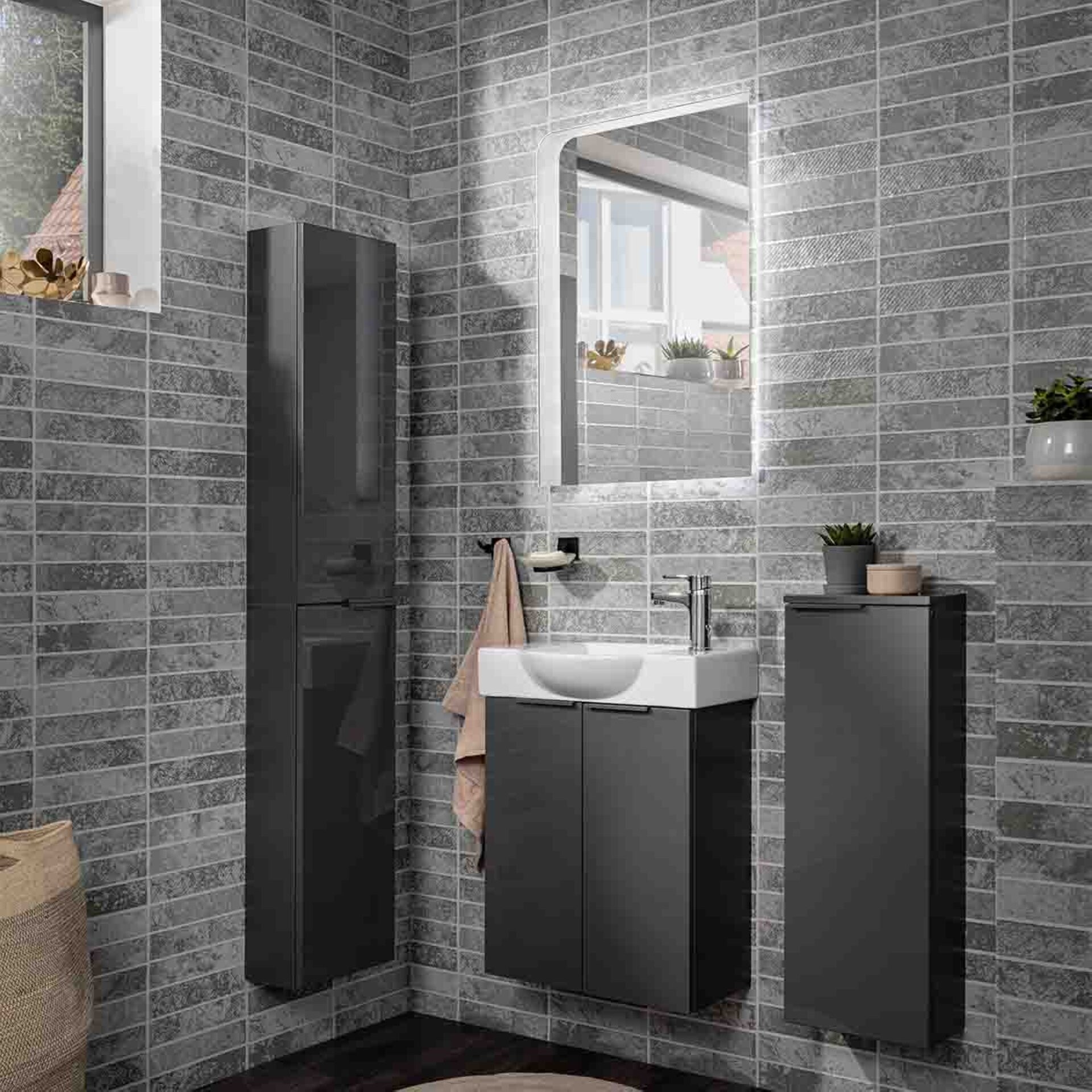 Fackelmann SBC LUNA Gäste WC Set 3-teilig 55 cm, Anthrazit, Keramik Hahnloch rechts + LED Spiegel Fackelmann SBC LUNA Gäste WC Set 3-teilig 55 cm, Anthrazit, Keramik Hahnloch rechts + LED Spiegel