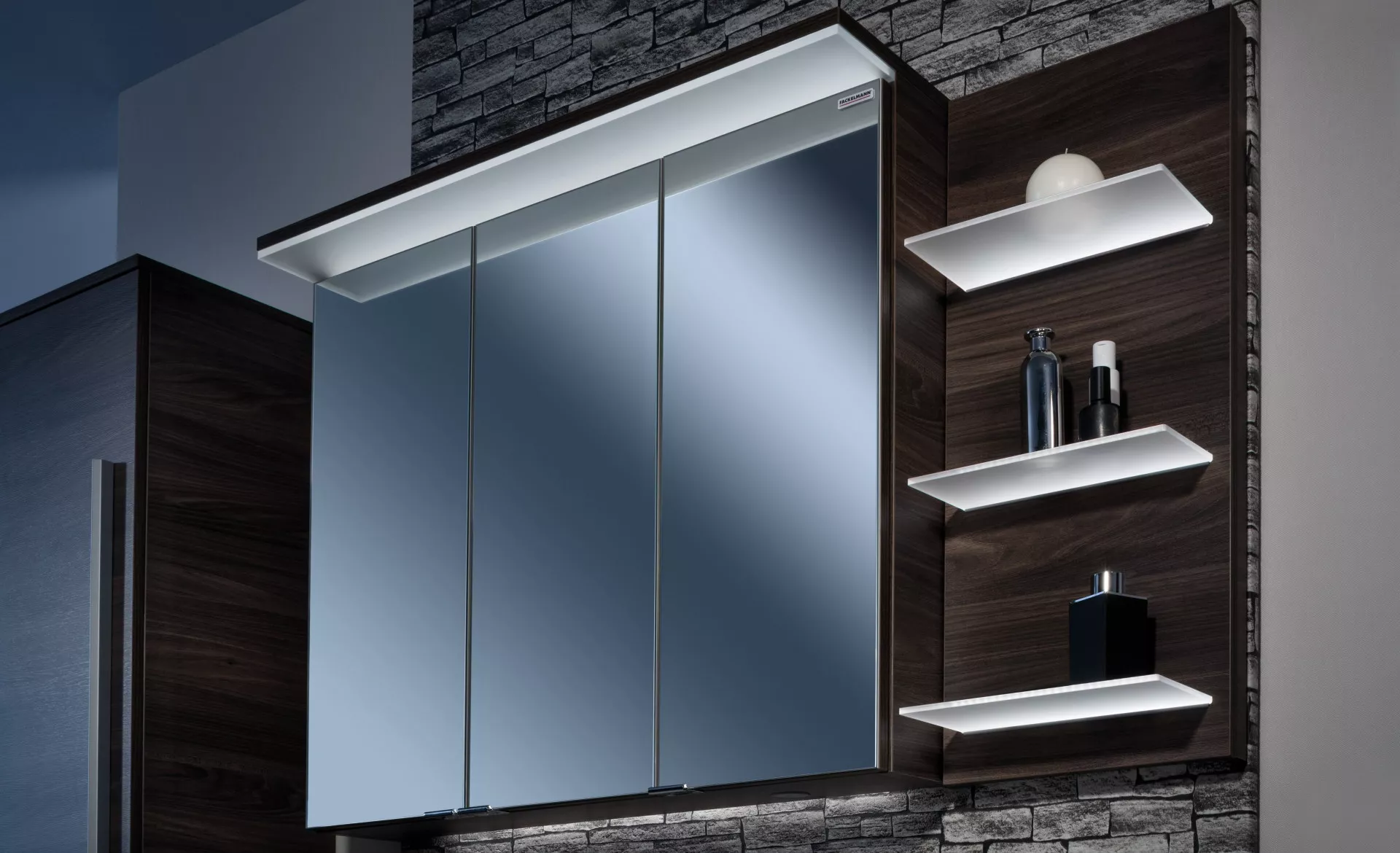 Spiegelschrank im kleinen Bad Spiegelschrank im kleinen Bad