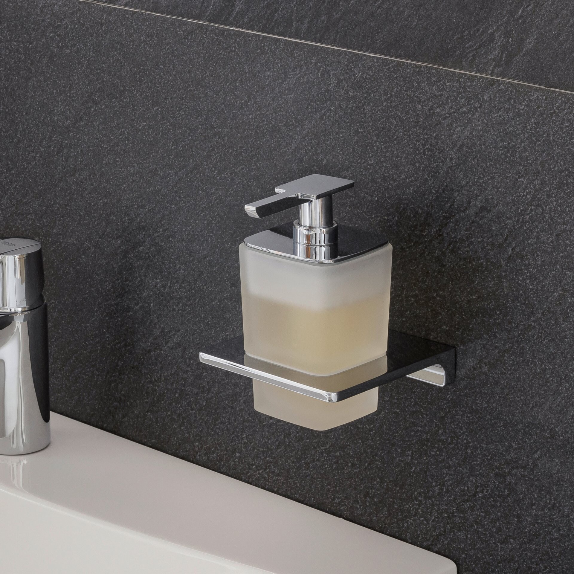 BadeDu SIRIUS Seifenspender mit Halter Chrom BadeDu SIRIUS Seifenspender mit Halter Chrom