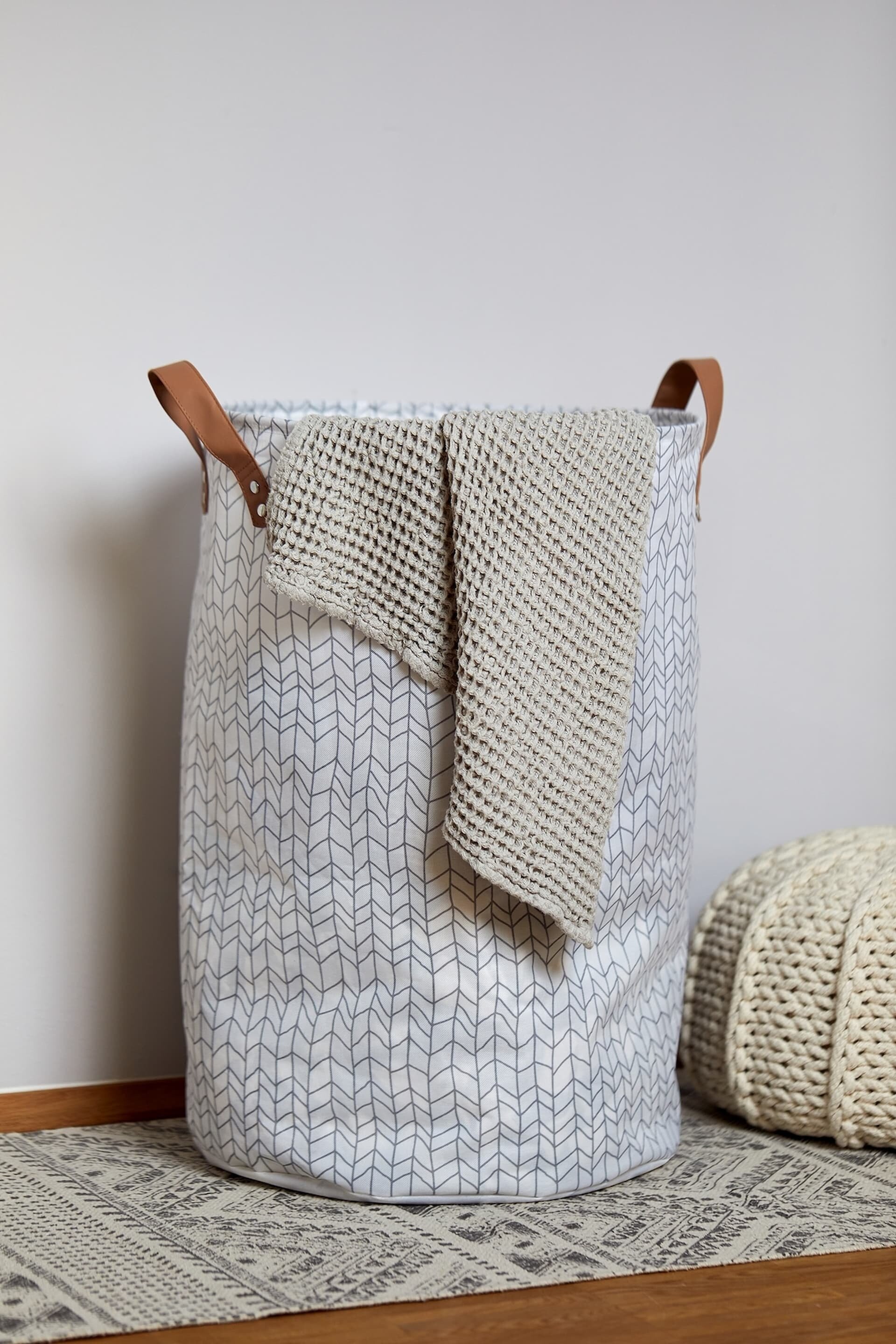 WENKO GEO Wäschekorb 75 l, Grau/Braun WENKO GEO Wäschekorb 75 l, Grau/Braun
